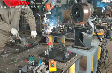 弧焊機(jī)器人