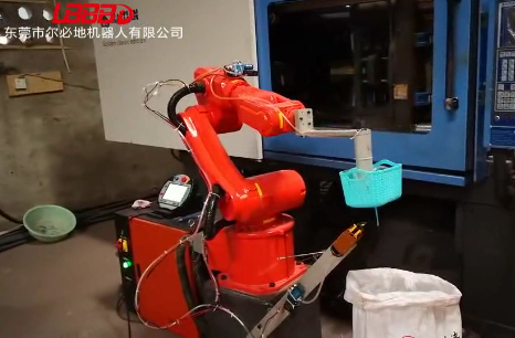 爾必地注塑機器人上下料客戶現場作業視頻